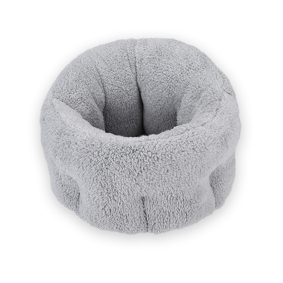 Plush pet bed for dogs and cats