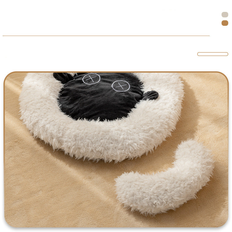 Round winter warm lamb cat bed, close-up view