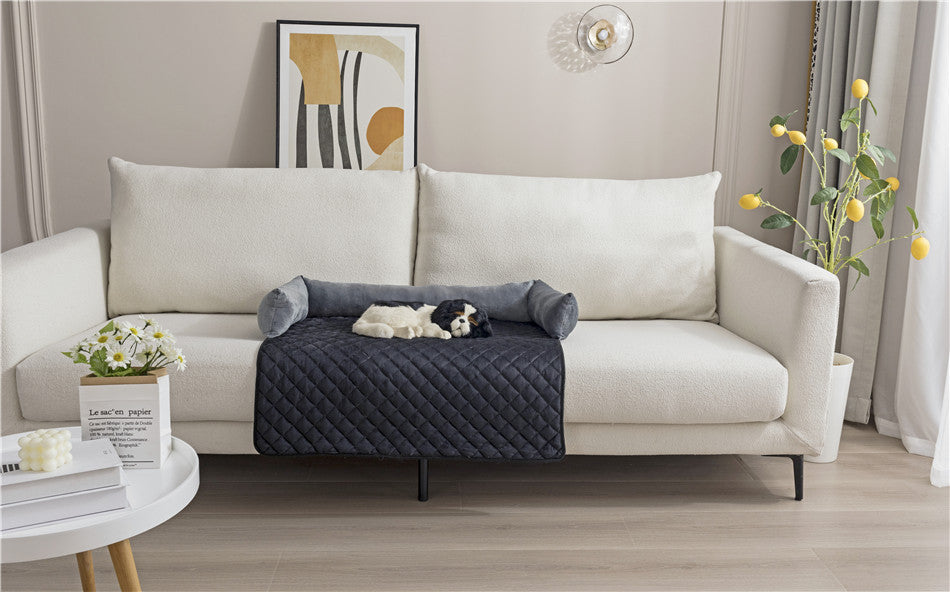 Pet bed cushion and pillow detail
